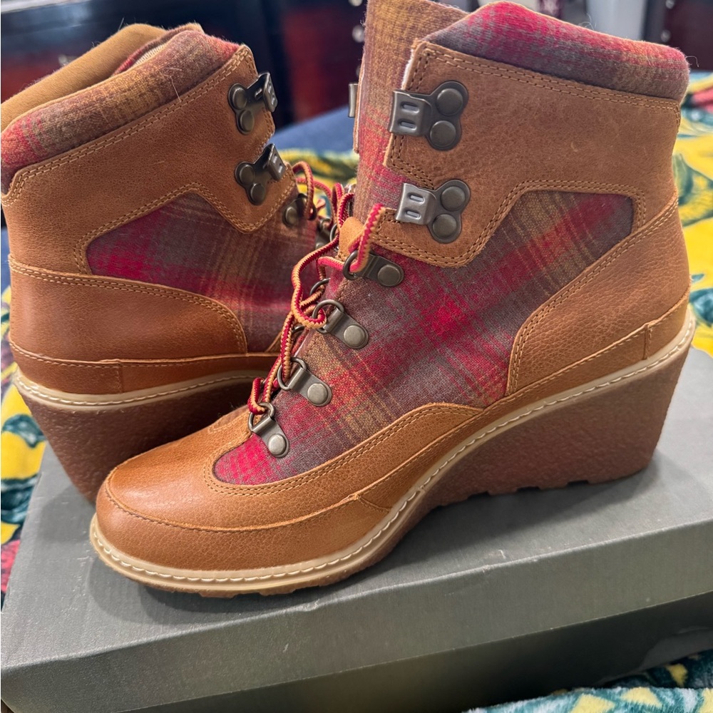 Timberland Brown and Red Plaid Lace-Up Boots - Picture 11 of 16